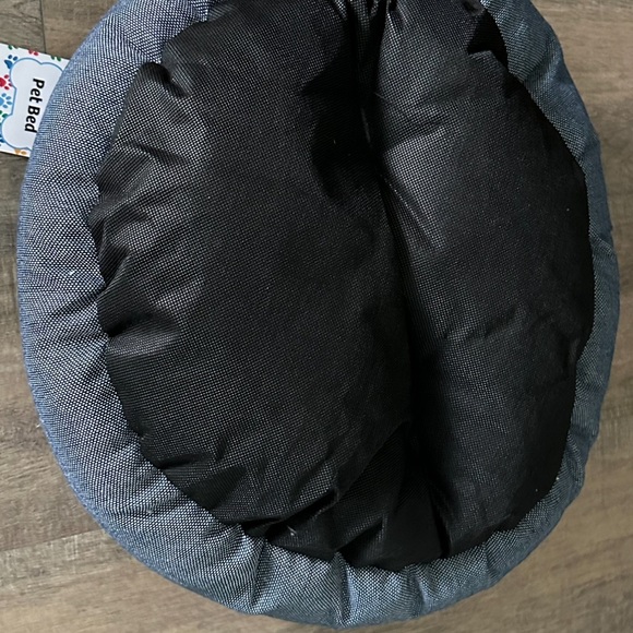 Plush & Comfy Bed For Your Fur Baby!! - Picture 9 of 10